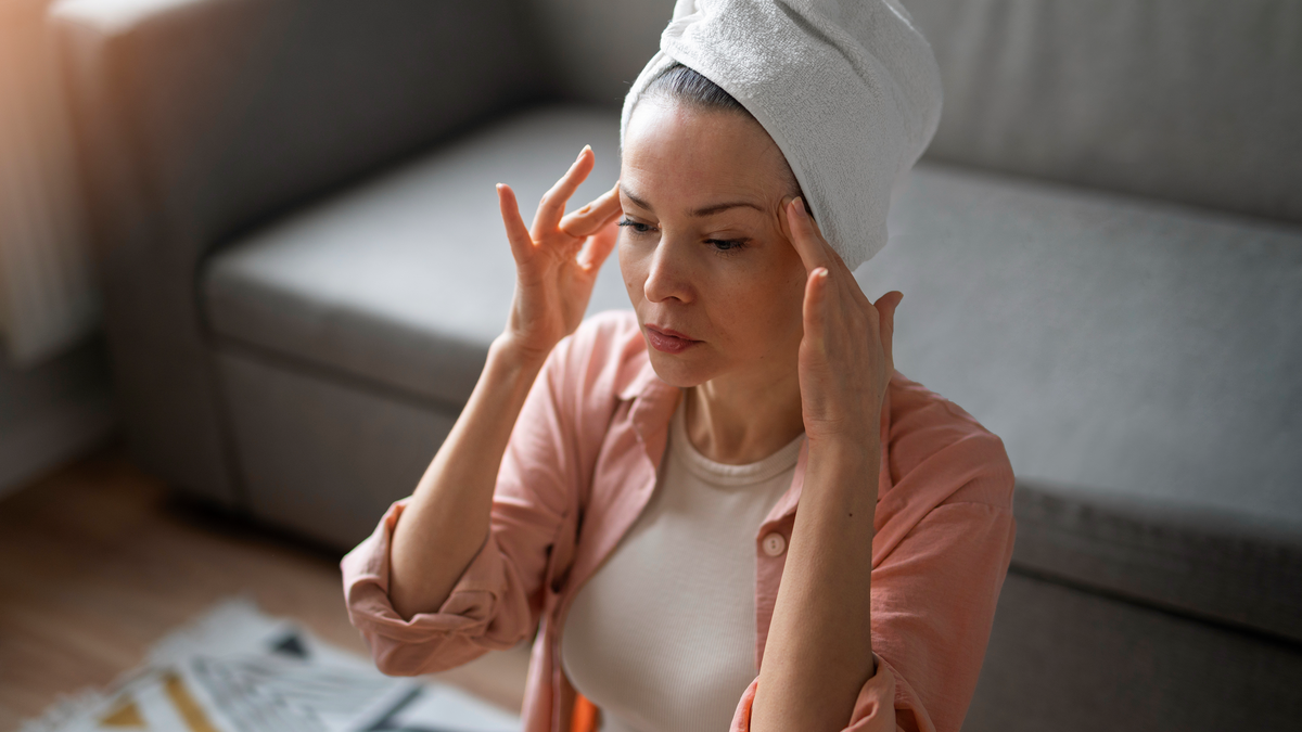 LED Mask Before or After Skincare? A Simple Routine Guide